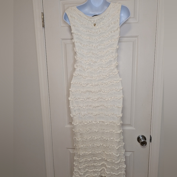Carolina Herrera Cream Ruffle Knit Body Contouring Long Dress Size XS - Picture 3 of 9
